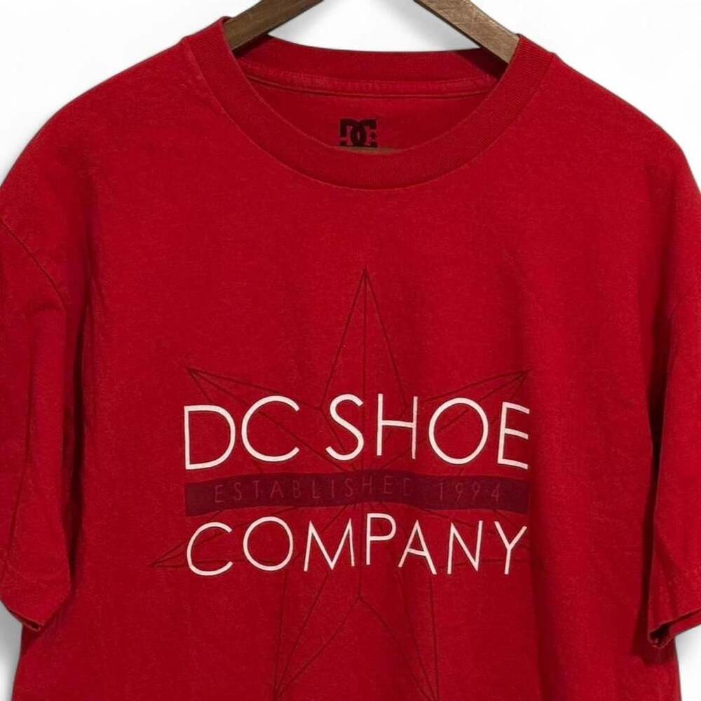 DC Shoes Star Logo Graphic T-Shirt Size L Red Cotton Skate Tee